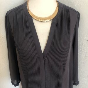 Gray V Neck Button Blouse 💕